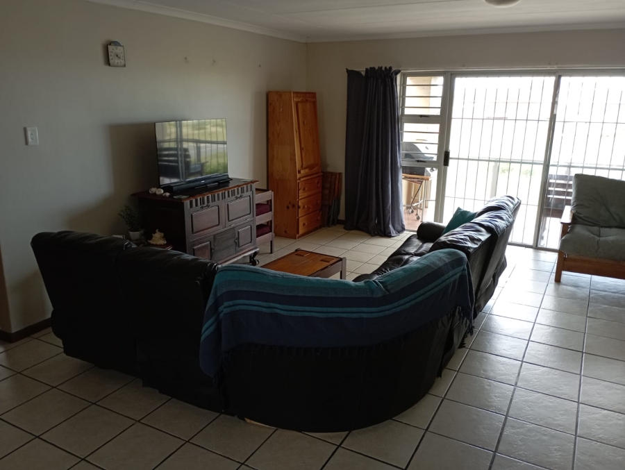 To Let 2 Bedroom Property for Rent in Wavecrest Eastern Cape